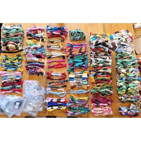 Embroidery Floss Skeins Assorted Colors 700+ Lot JP Coats DMC Star Bucilla Iris - Picture 1 of 16